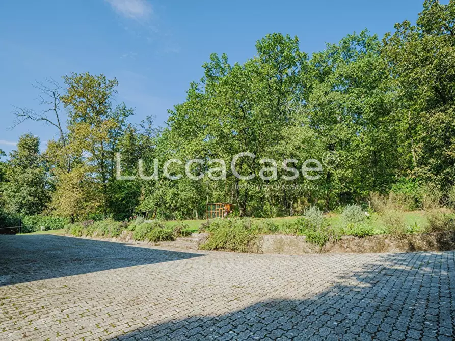 Immagine 43 di Villa in vendita  a Lucca