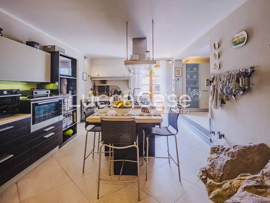 Immagine 11 di Villa in vendita  a Lucca