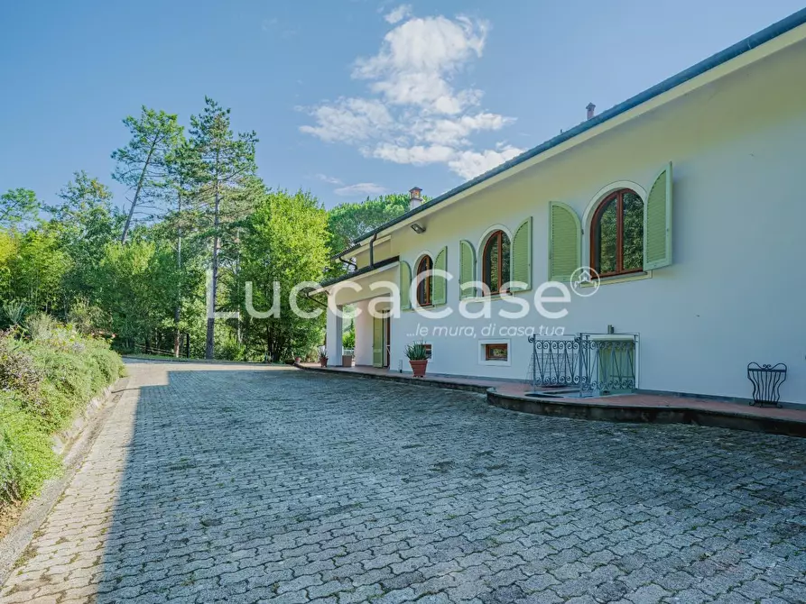 Immagine 39 di Villa in vendita  a Lucca