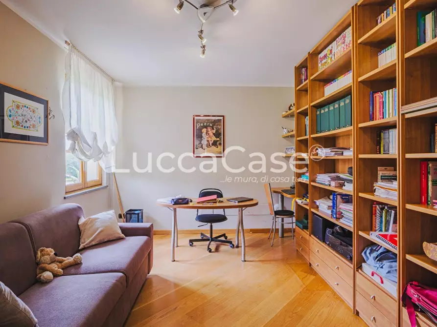 Immagine 20 di Villa in vendita  a Lucca