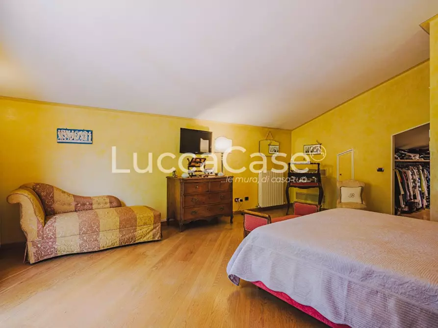 Immagine 34 di Villa in vendita  a Lucca