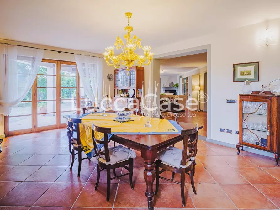 Immagine 17 di Villa in vendita  a Lucca