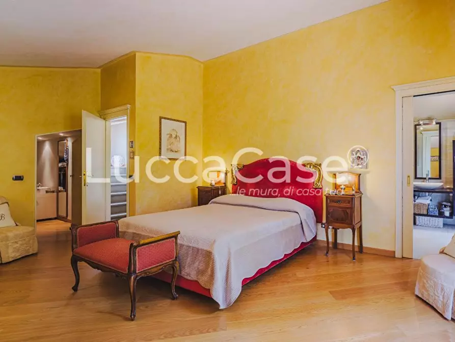 Immagine 33 di Villa in vendita  a Lucca