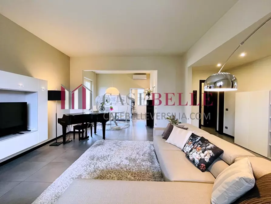 Immagine 1 di Casa indipendente in vendita  a Camaiore