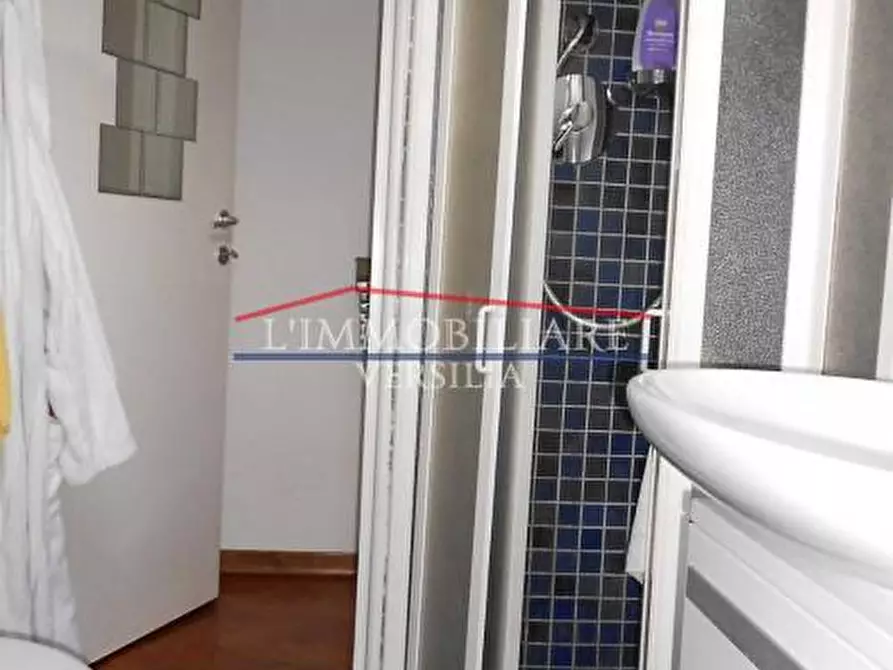 Immagine 30 di Porzione di casa in vendita  a Massa