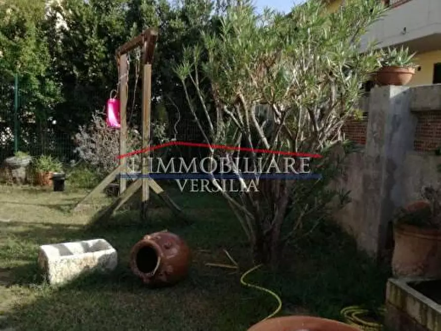 Immagine 1 di Porzione di casa in vendita  a Massa