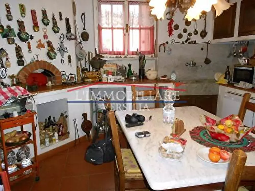 Immagine 12 di Porzione di casa in vendita  a Massa