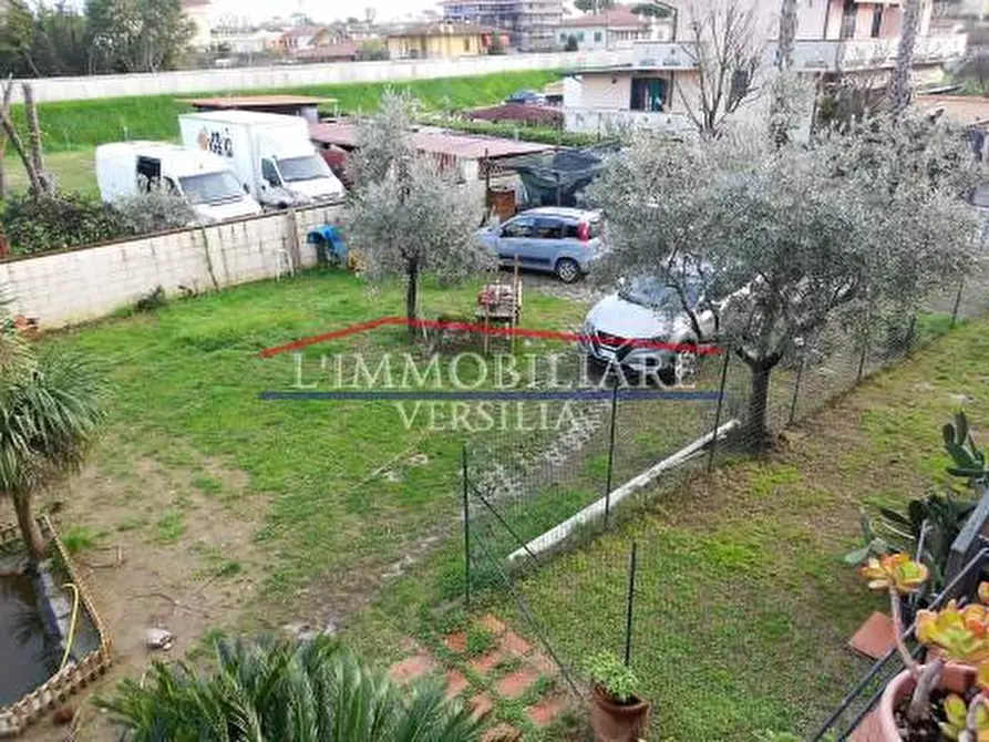 Immagine 37 di Porzione di casa in vendita  a Massa