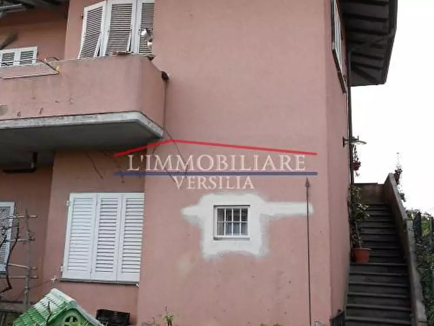 Immagine 36 di Porzione di casa in vendita  a Massa