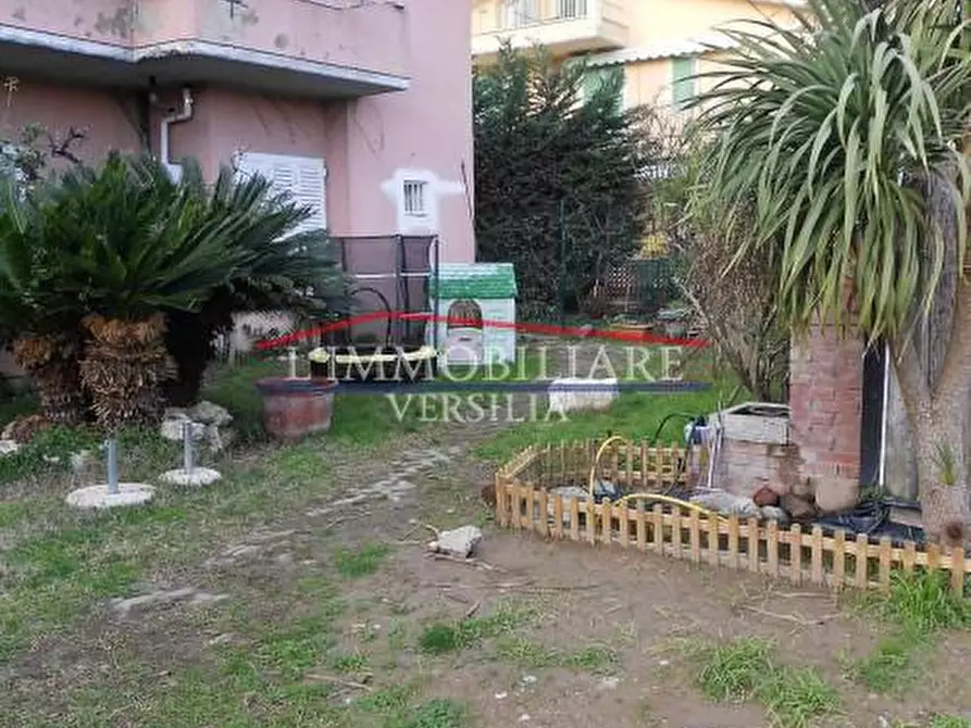 Immagine 35 di Porzione di casa in vendita  a Massa