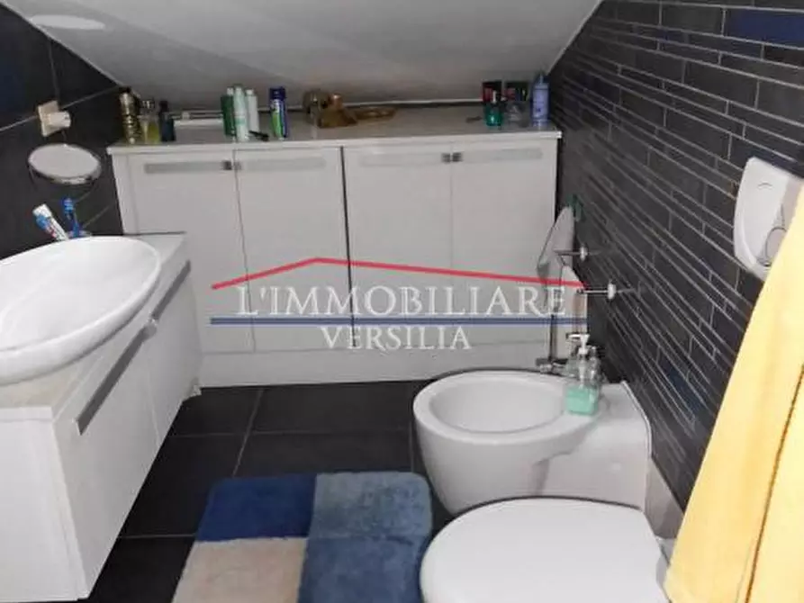 Immagine 31 di Porzione di casa in vendita  a Massa