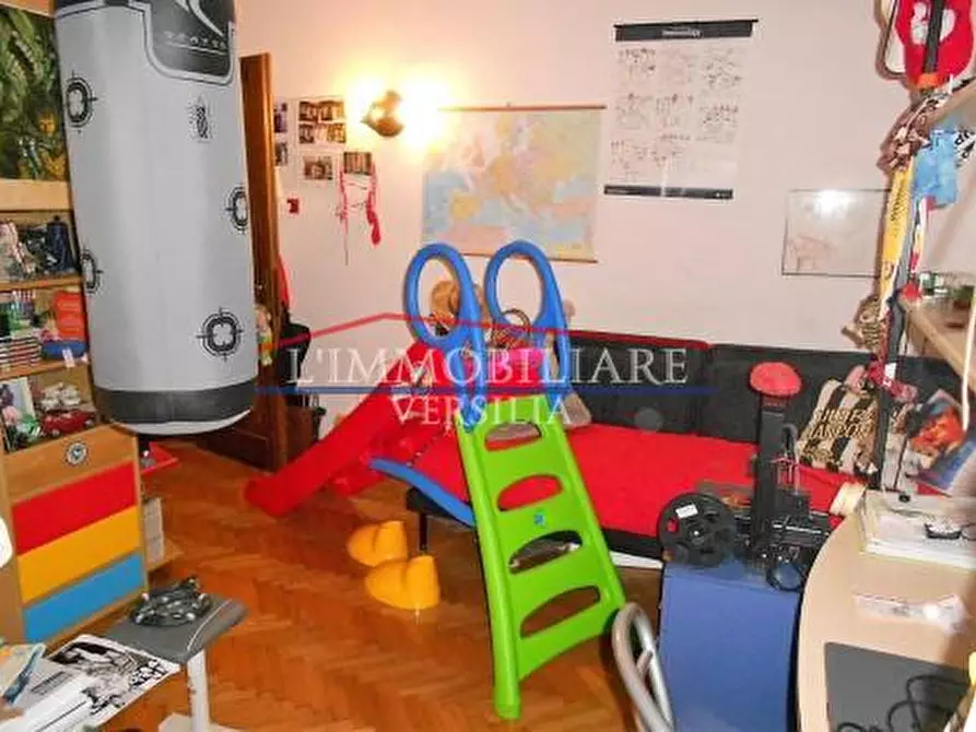 Immagine 17 di Porzione di casa in vendita  a Massa