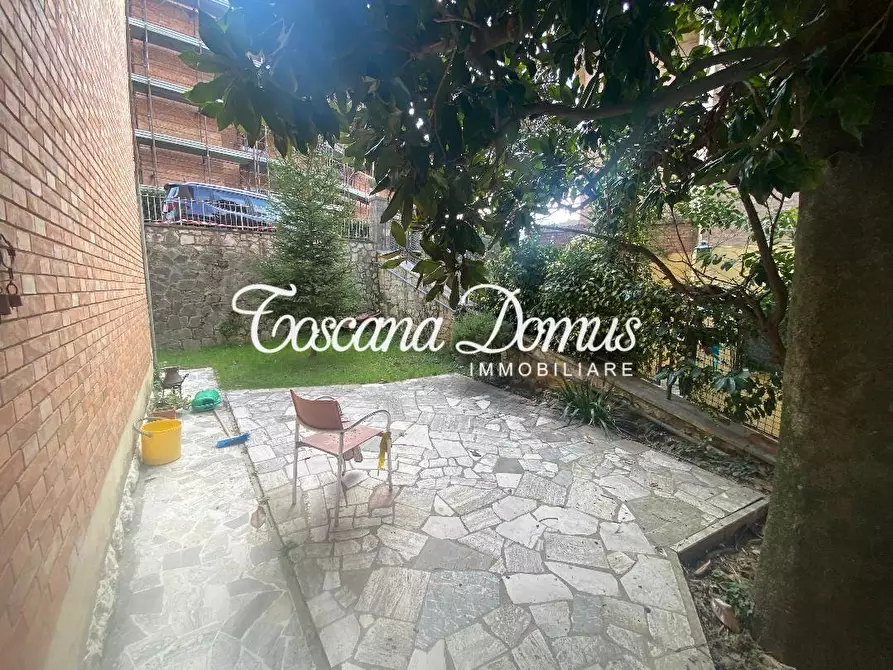 Immagine 8 di Appartamento in vendita  a Siena