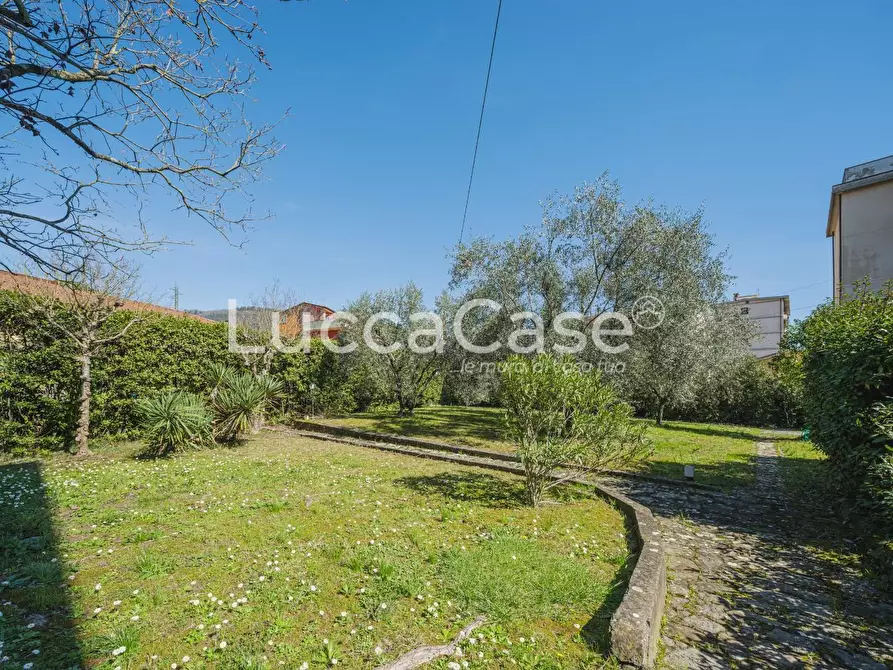 Immagine 40 di Villa in vendita  a Uzzano