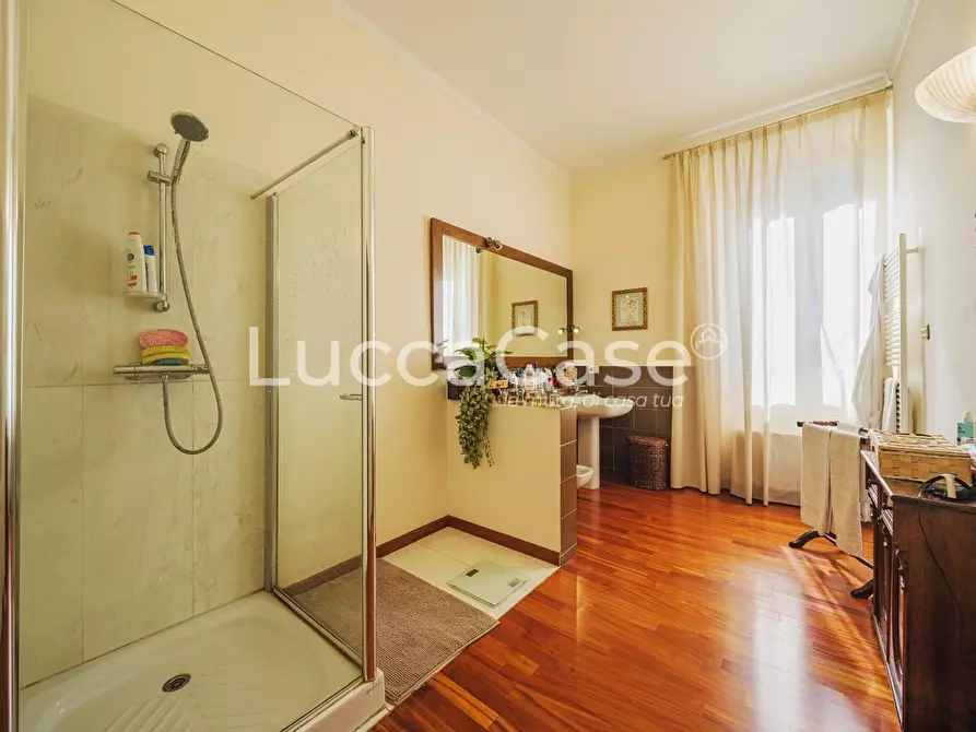 Immagine 25 di Villa in vendita  a Uzzano