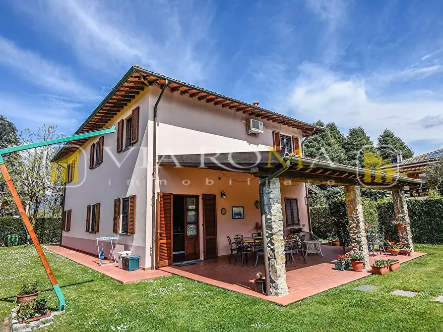 Immagine 34 di Villa in vendita  a Lucca