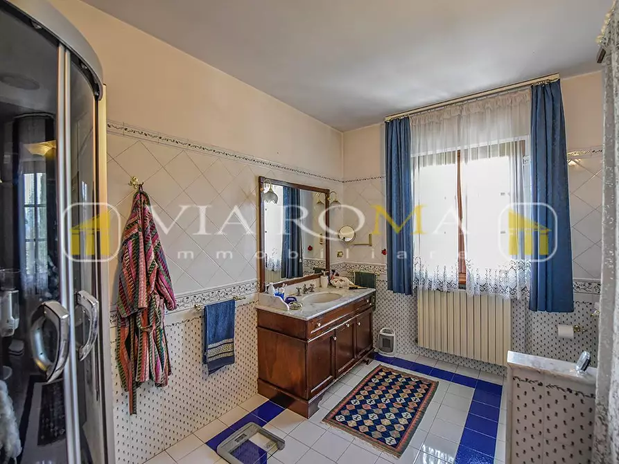 Immagine 17 di Villa in vendita  a Lucca