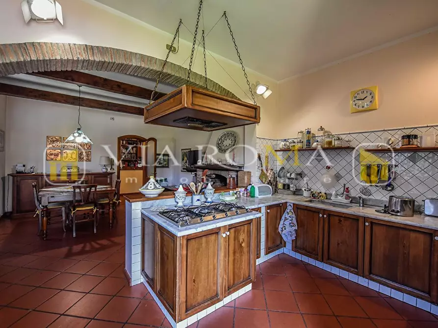 Immagine 2 di Villa in vendita  a Lucca