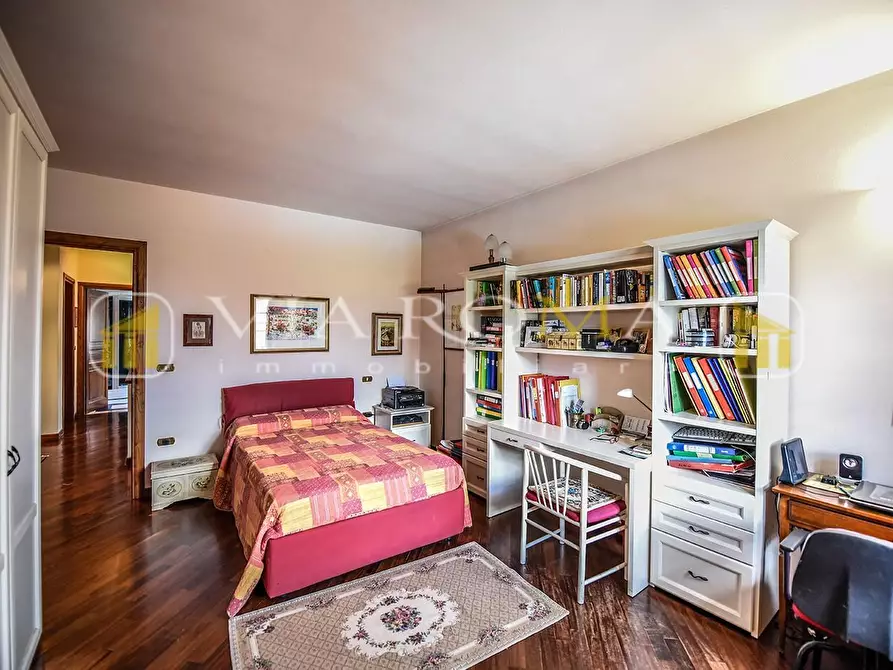 Immagine 13 di Villa in vendita  a Lucca