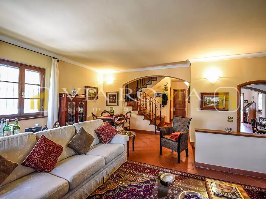 Immagine 8 di Villa in vendita  a Lucca