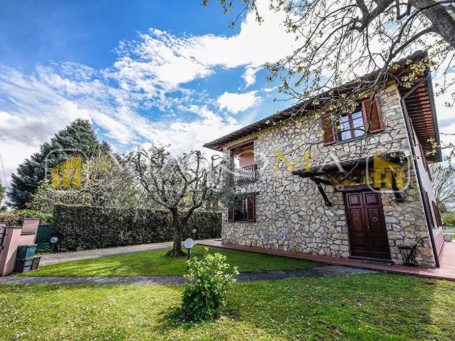 Immagine 36 di Villa in vendita  a Lucca