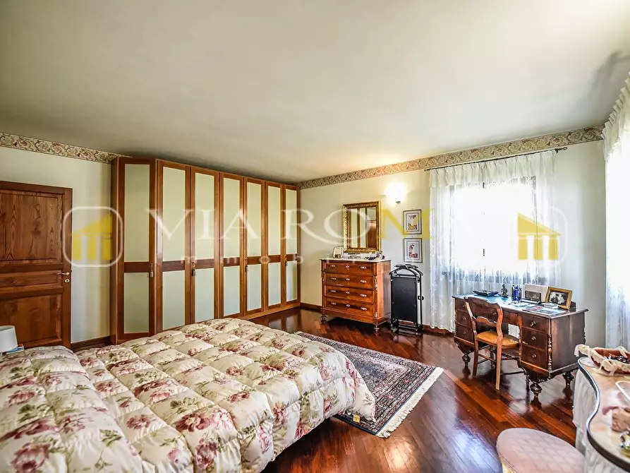 Immagine 19 di Villa in vendita  a Lucca