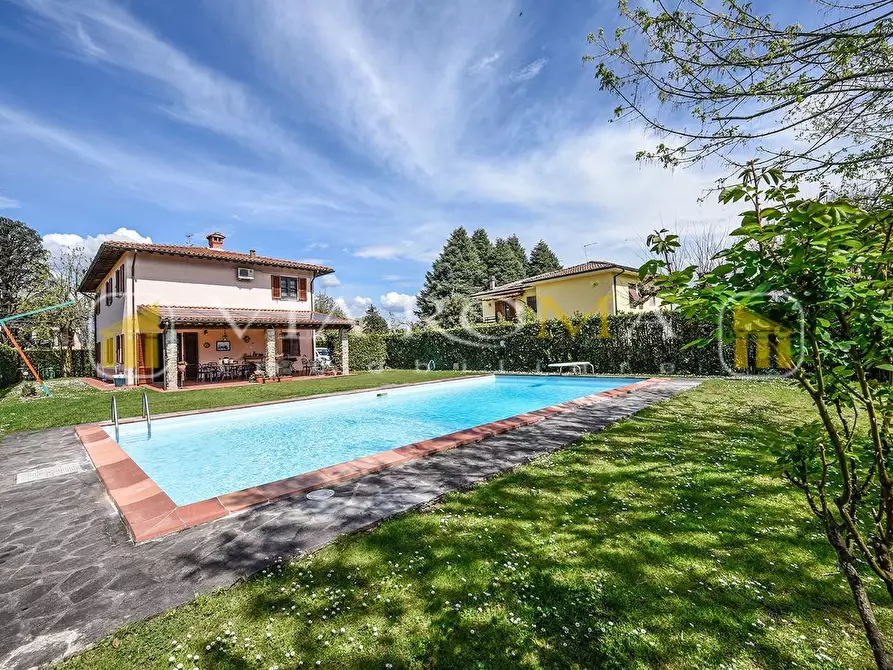 Immagine 27 di Villa in vendita  a Lucca
