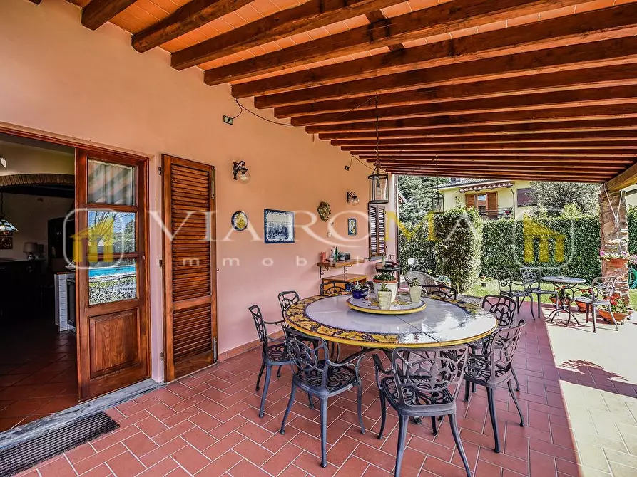 Immagine 23 di Villa in vendita  a Lucca