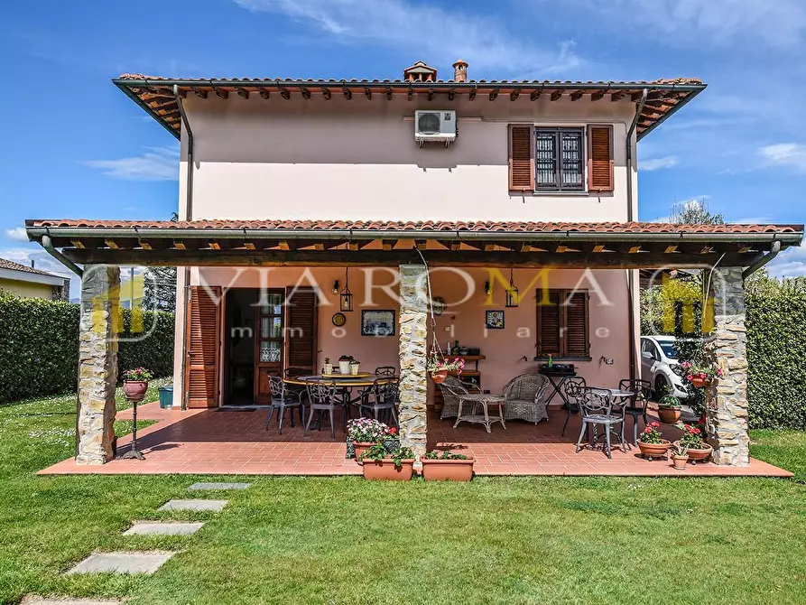 Immagine 33 di Villa in vendita  a Lucca
