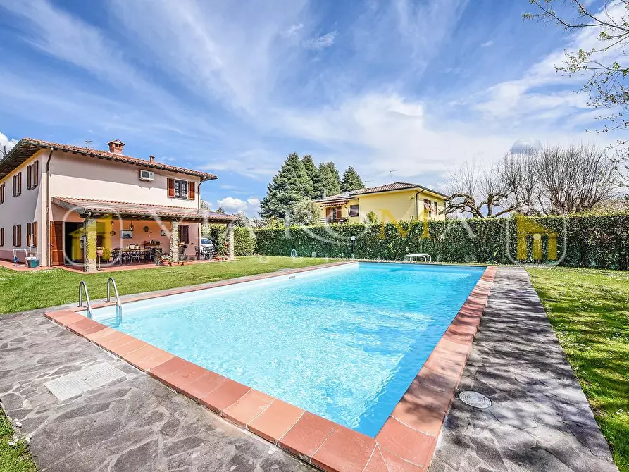 Immagine 28 di Villa in vendita  a Lucca
