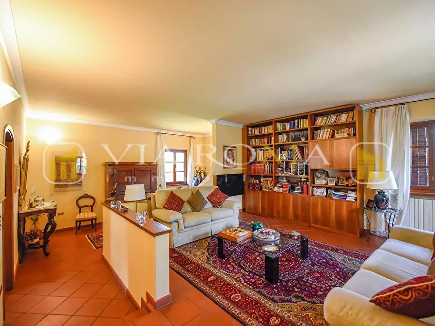 Immagine 6 di Villa in vendita  a Lucca