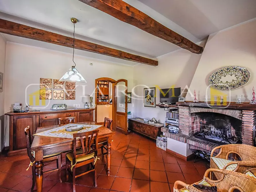 Immagine 4 di Villa in vendita  a Lucca