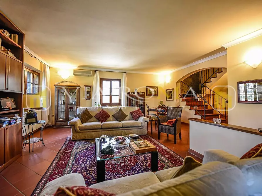 Immagine 7 di Villa in vendita  a Lucca