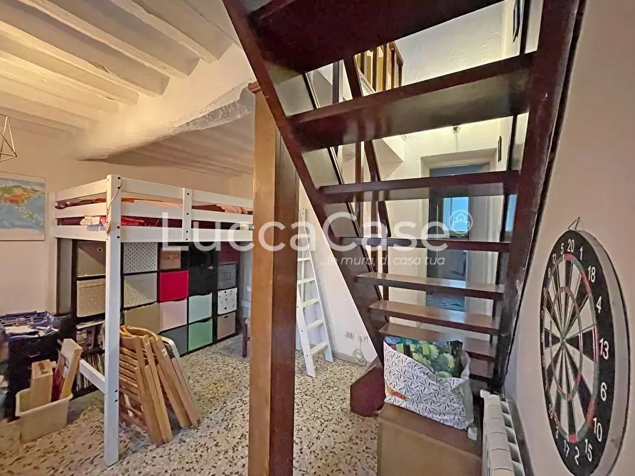 Immagine 10 di Casa indipendente in vendita  a Lucca