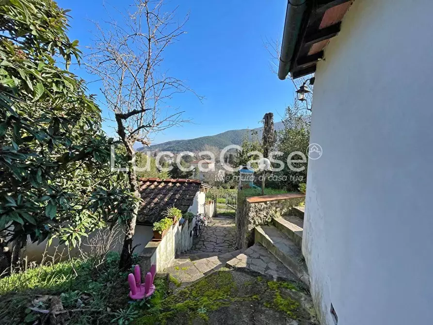 Immagine 28 di Casa indipendente in vendita  a Lucca