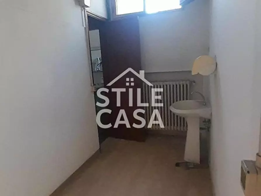 Immagine 11 di Locale commerciale in vendita  a Castelfranco Di Sotto