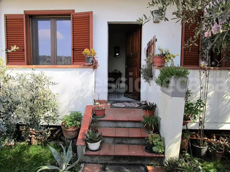 Immagine 2 di Villetta a schiera in vendita  a San Giuliano Terme