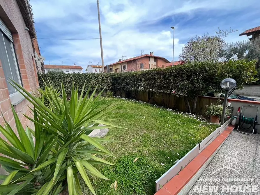 Immagine 42 di Appartamento in vendita  a Vecchiano