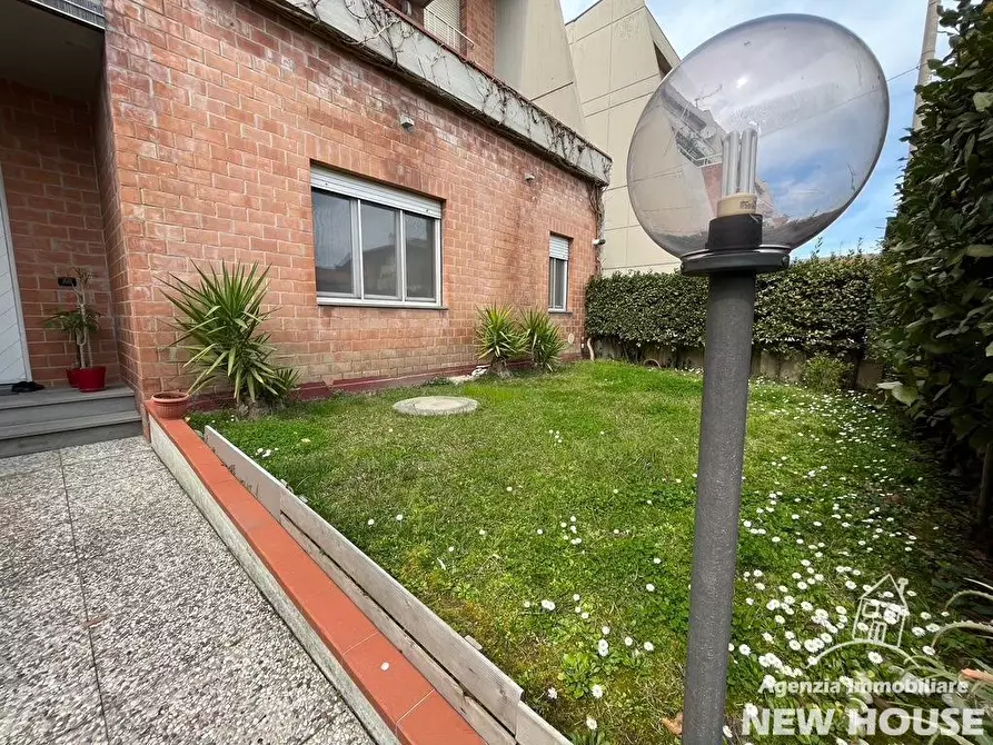 Immagine 40 di Appartamento in vendita  a Vecchiano