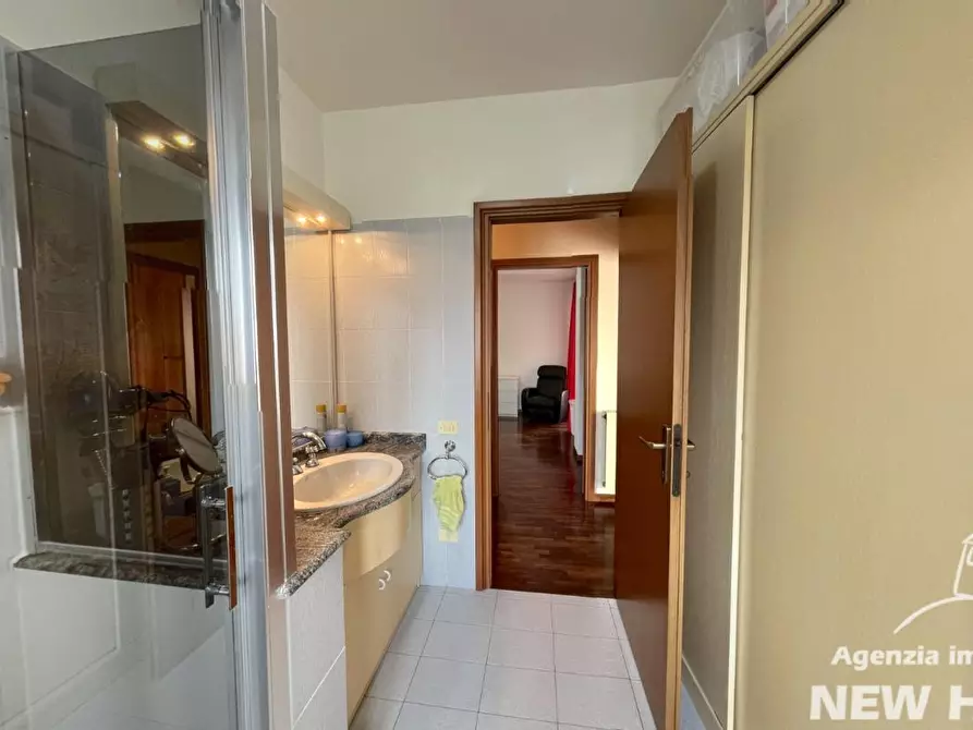 Immagine 33 di Appartamento in vendita  a Vecchiano