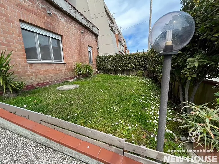 Immagine 38 di Appartamento in vendita  a Vecchiano