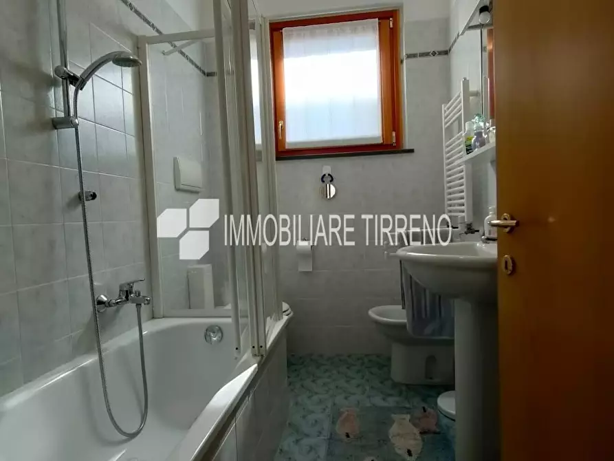 Immagine 10 di Appartamento in affitto  a Massa