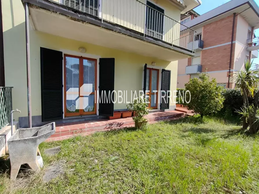 Immagine 3 di Appartamento in affitto  a Massa