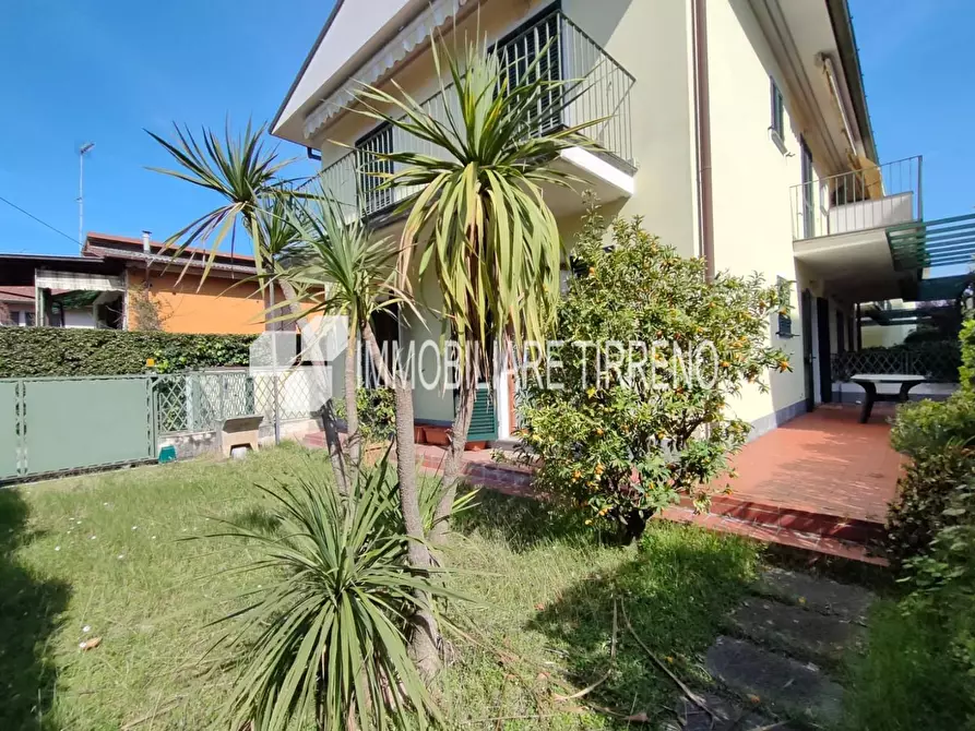 Immagine 2 di Appartamento in affitto  a Massa