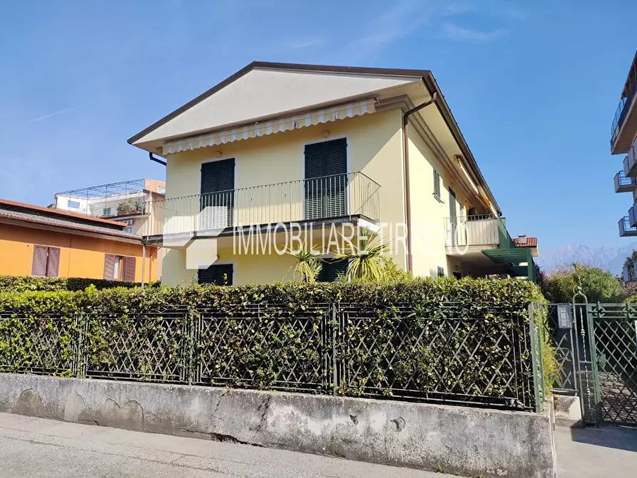 Immagine 12 di Appartamento in affitto  a Massa