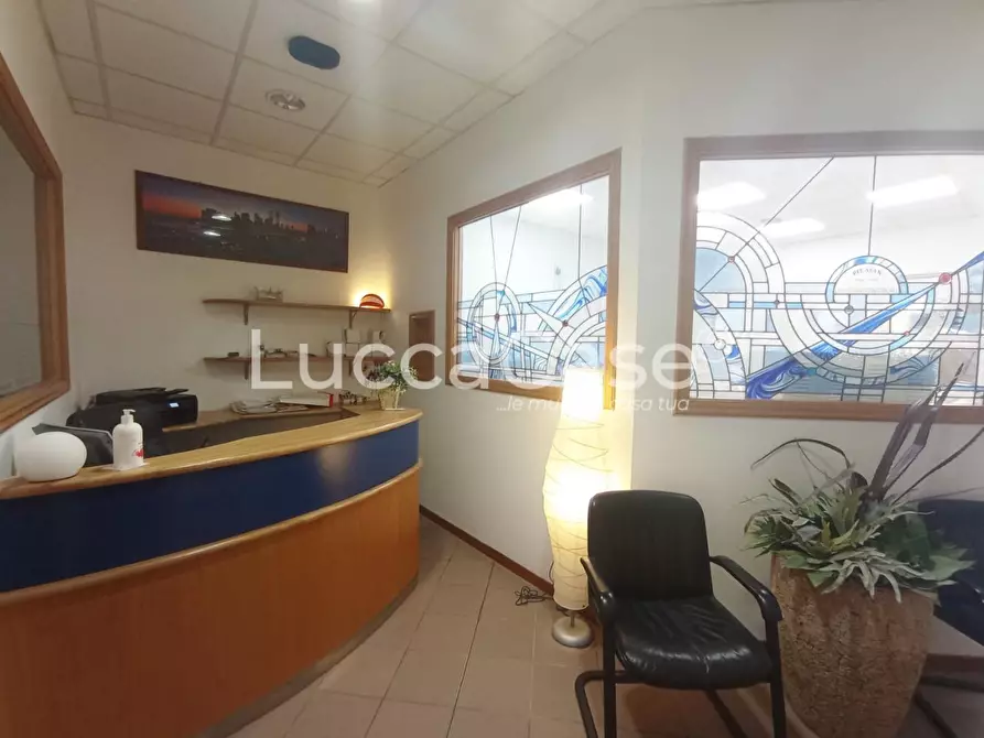 Immagine 2 di Ufficio in affitto  a Lucca