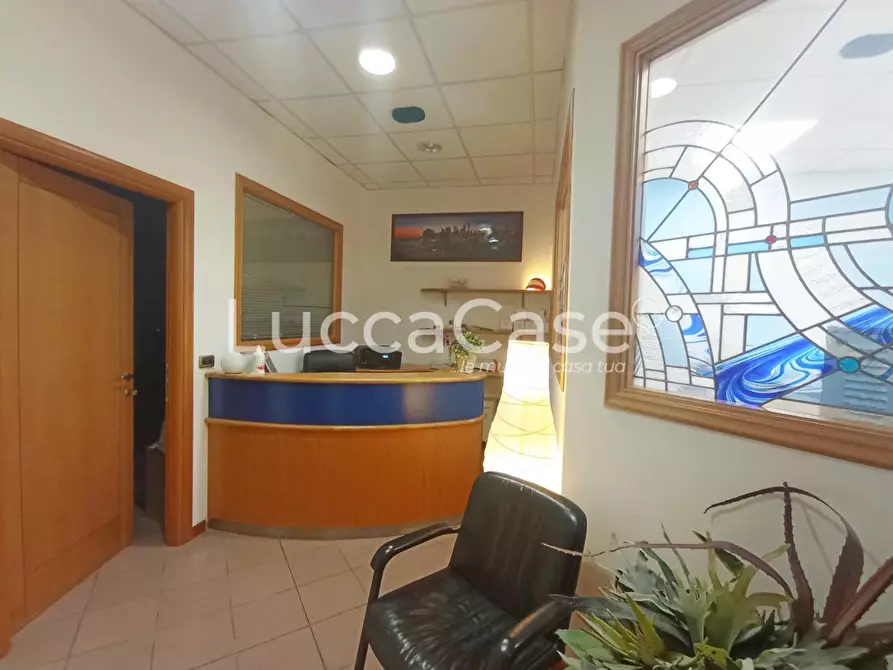 Immagine 3 di Ufficio in affitto  a Lucca