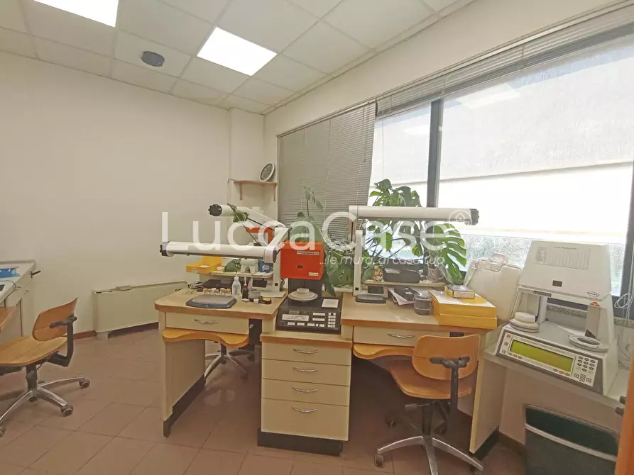 Immagine 6 di Ufficio in affitto  a Lucca