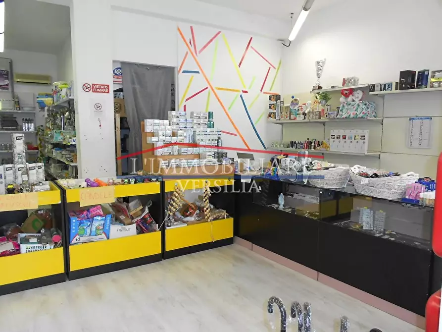 Immagine 4 di Attività commerciale in vendita  a Massa