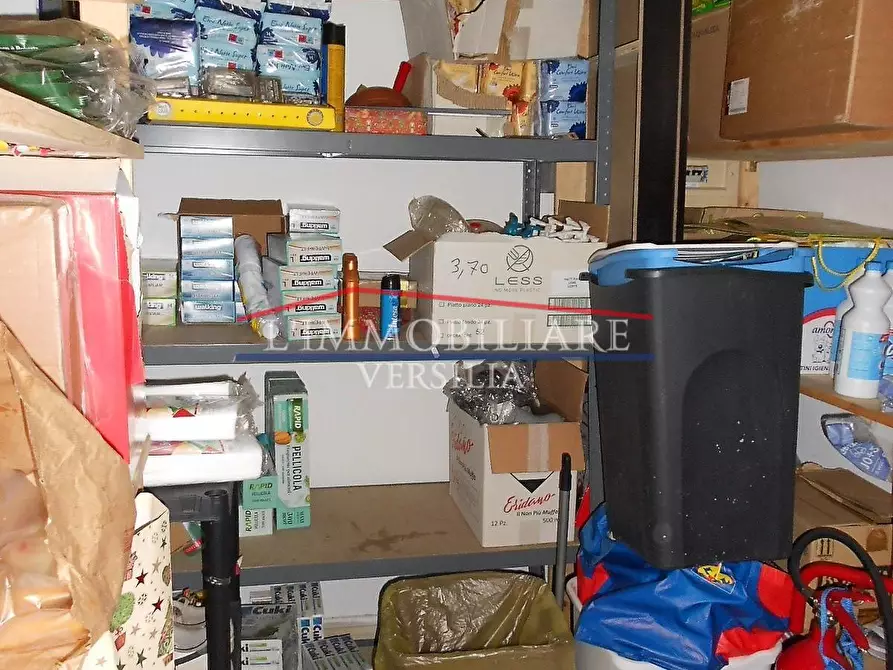 Immagine 16 di Attività commerciale in vendita  a Massa